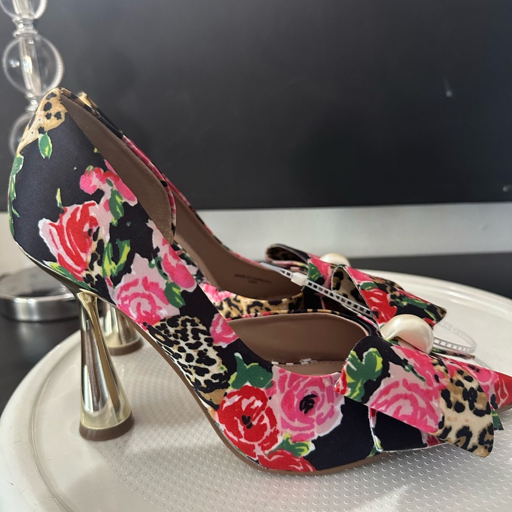 Betsey Johnson Floral Bow Pointed-Toe Heels in Black, Pink, Red, Green, Gold - Picture 9 of 15